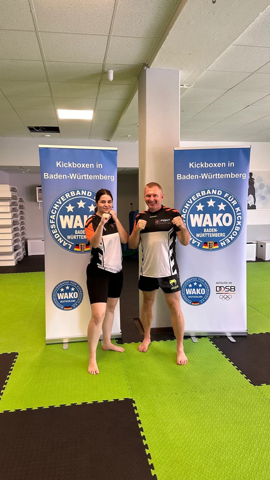 Geballtes Know-how: Valentina und Artem erhalten die DOSB-lizenzierte WAKO C-Trainer Lizenz